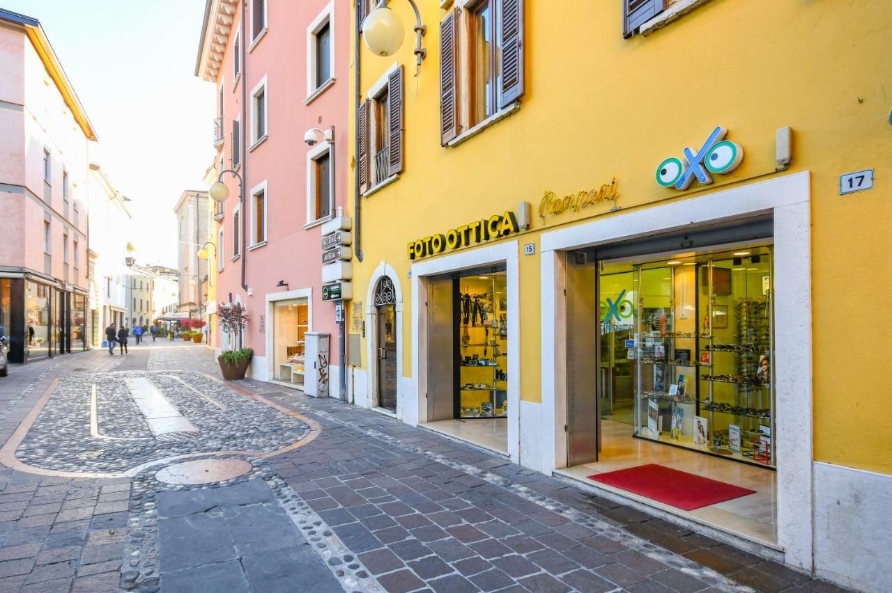 Ferienwohnung DesenzanoLoft La Mia Favorita Desenzano del Garda Exterior foto